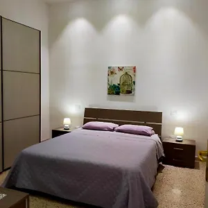 https://casa-margherita-guarrato.palermohotels.org